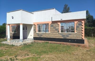 3brd house flat roof on sale at Eldoret Outspan in a good estate